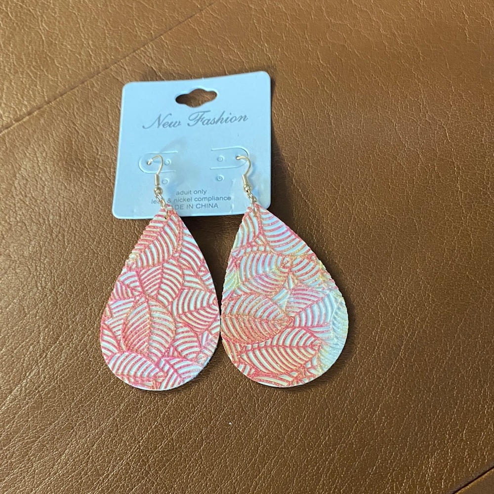 ☀️ 3 for 25 ☀️ New Fashion Pink Leaf Pattern Earrings